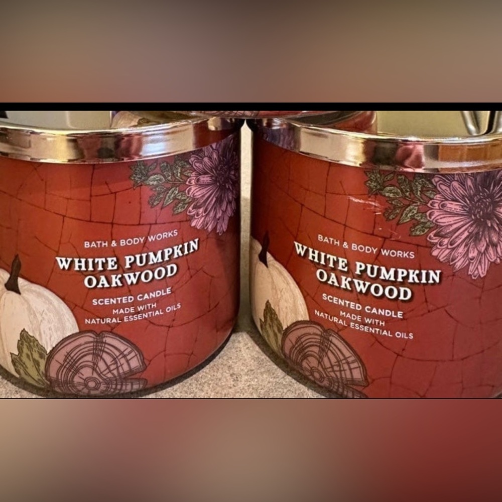 2 x 3 wick Bath & Body Works White Pumpkin Oakwood Candles NWT. Price is firm🙏